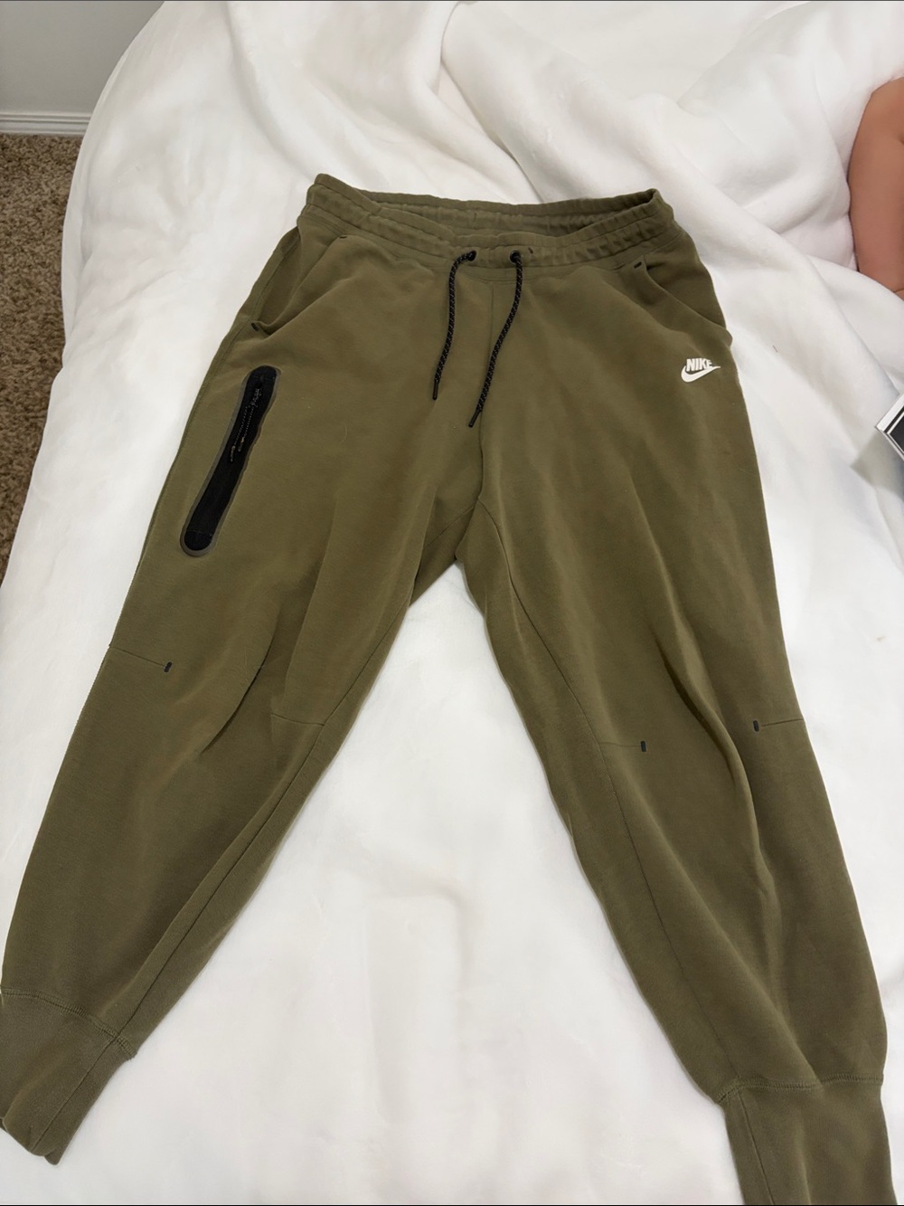 Nike women’s Olive Jogger Sweatpants